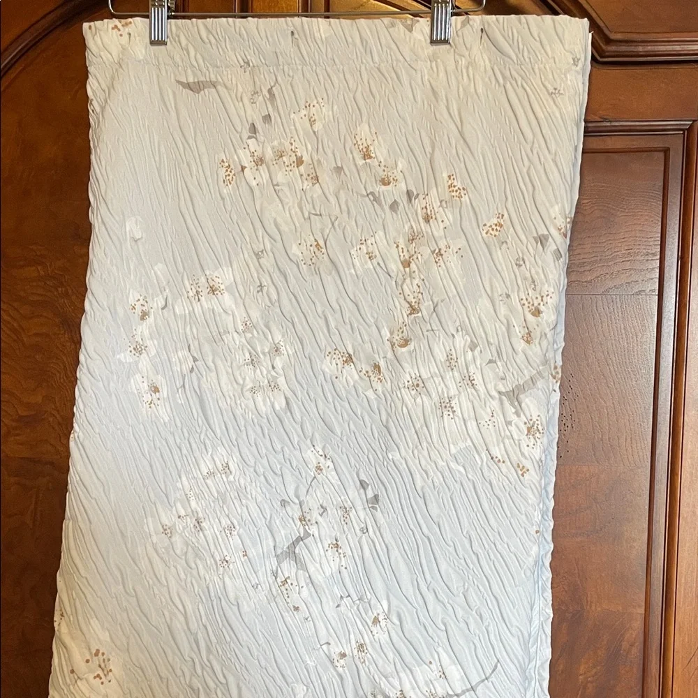Natori Studio Textured Gray and White Floral Shower Curtain